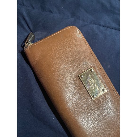 Michael Kors Pebbled Leather Zippered Wallet Camel Used - Picture 4 of 14